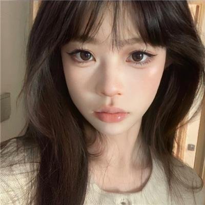 追梦的黎族女娃娃